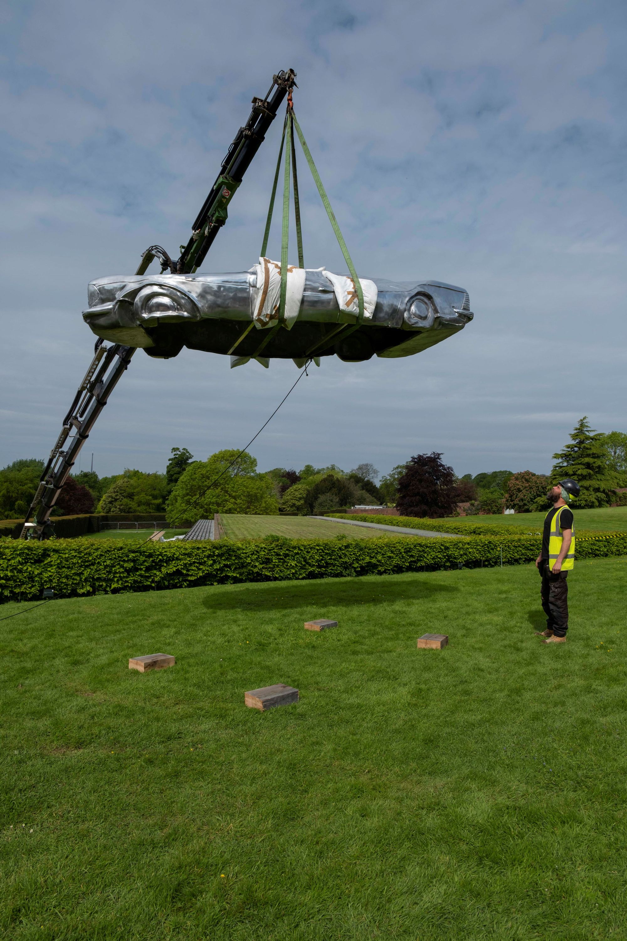 Erwin-Wurm--The-German-Couch--2021.-Installation-at-Yorkshire-Sculpture-Park--2023.-Courtesy-Studio-Erwin-Wurm-and-Thaddaeus-Ropac-Gallery.-Photo-C-Jonty-Wilde--courtesy-YSP_10